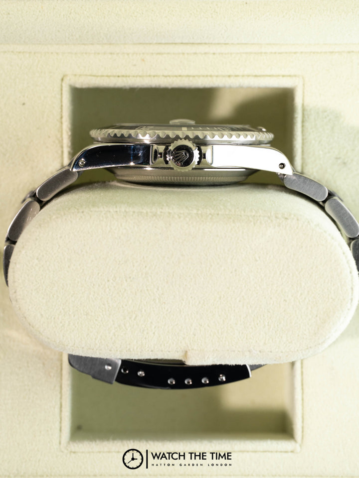 Rolex Submariner Date 16610 - 2002