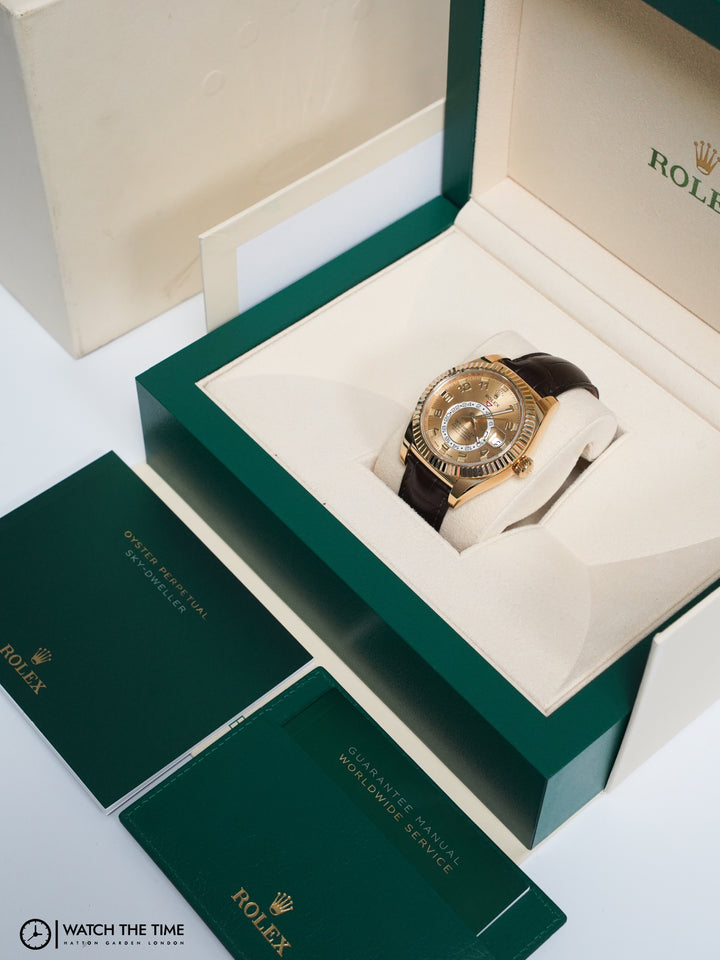 Rolex SkyDweller Champagne Yellow Gold 42 mm - 326138 - 2021