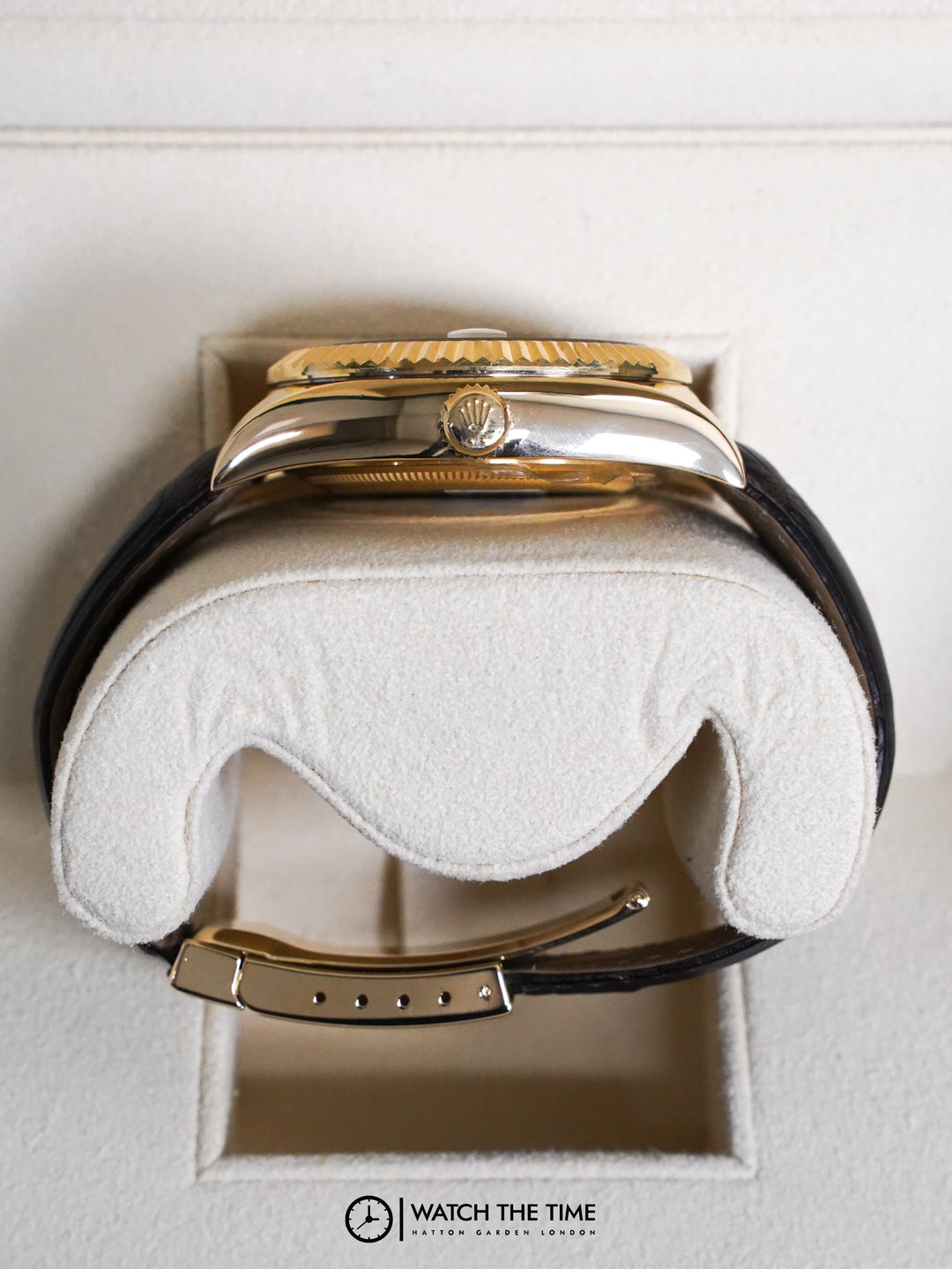 Rolex SkyDweller Champagne Yellow Gold 42 mm - 326138 - 2021
