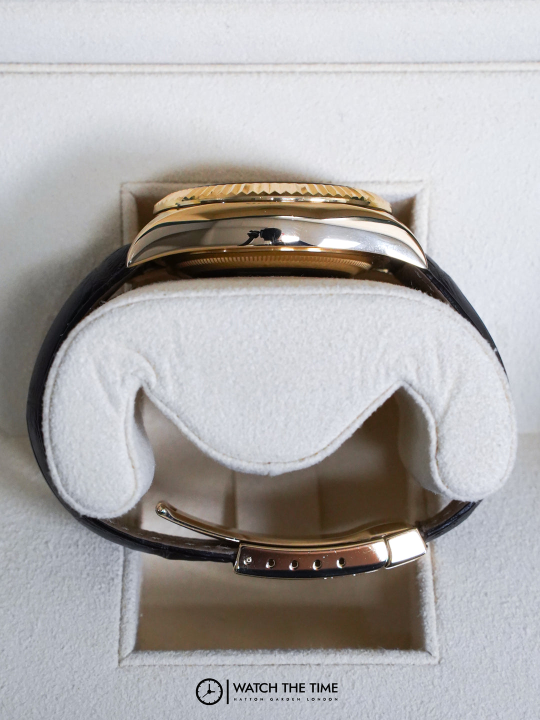 Rolex SkyDweller Champagne Yellow Gold 42 mm - 326138 - 2021