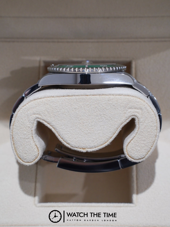 Rolex Submariner 40 Green Dial (HULK) Stainless Steel - 116610LV - 2015