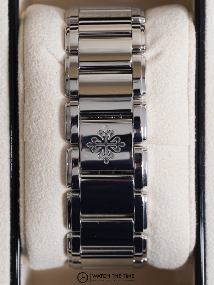 Patek Philippe Twenty~4 Blue Stainless Steel  25 mm - 4910 - 2021
