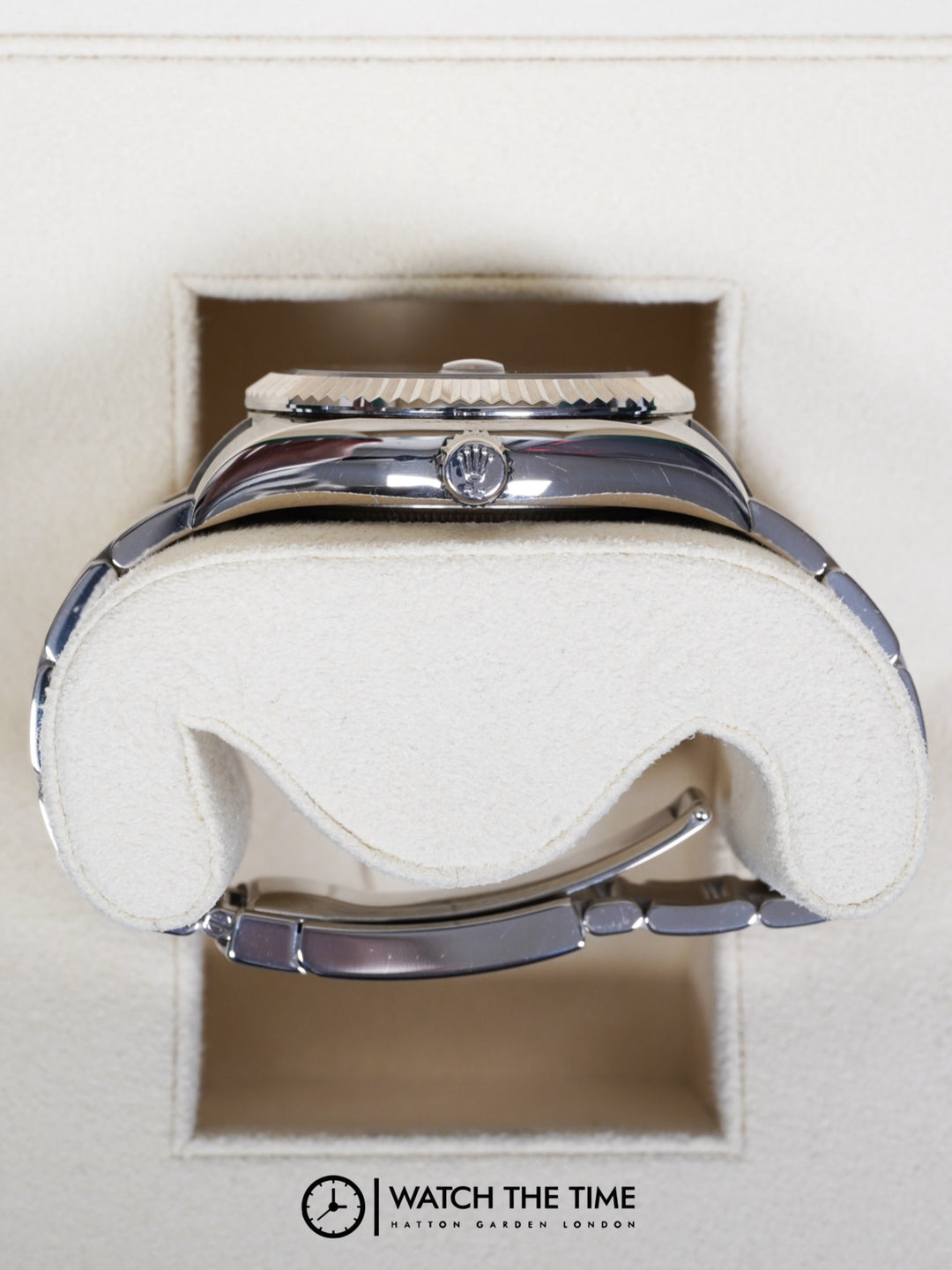 Rolex Sky-Dweller 42 Black Dial White Gold - 326939 - Unknown