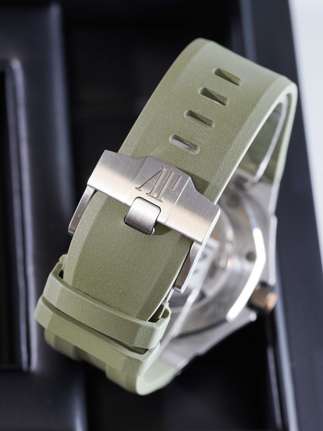Audemars Piguet Royal Oak Offshore 15720ST