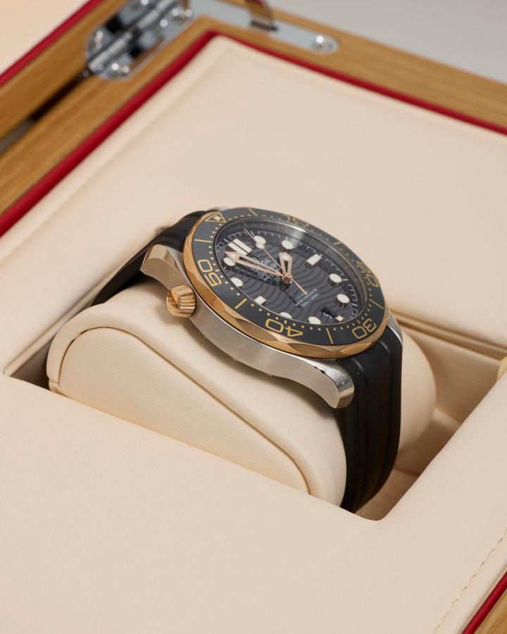 Omega Sea Master Black Stainless Steel Senda Gold Unknown - 21022422001002